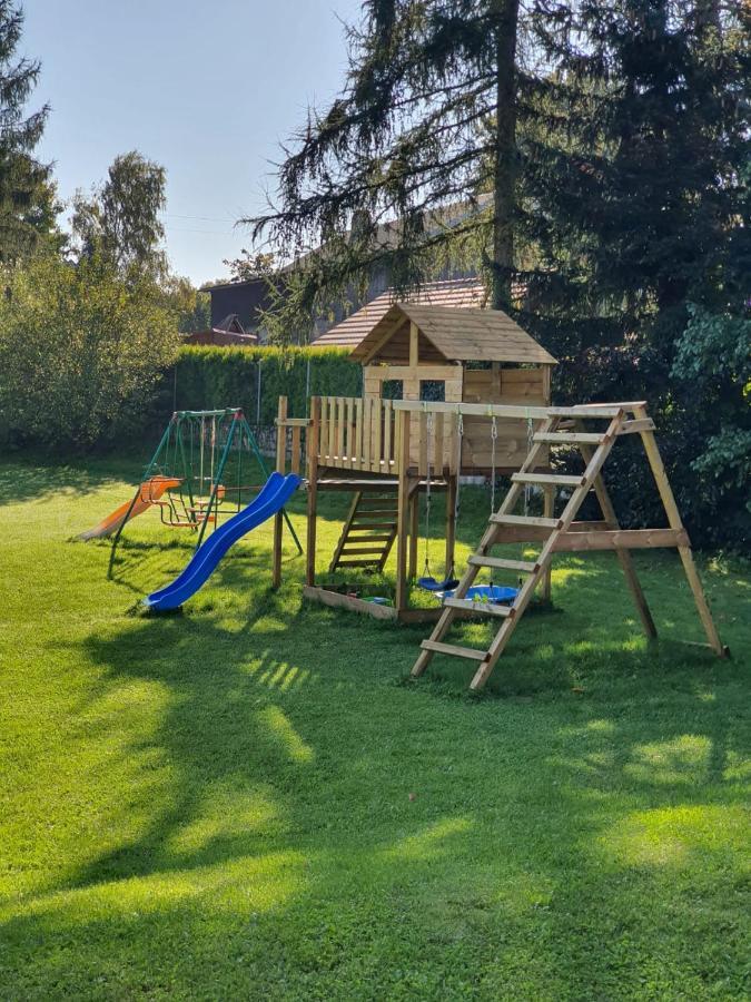 Apartamenty Czerwony Dworek - Duzy Teren Zielony, Plac Zabaw, Miejsce Na Grilla I Staw Z Mozliwoscia Wedkowania, Boisko Myslakowice Bagian luar foto